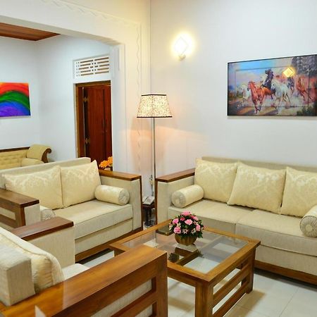 Bed and Breakfast Sunshine Greens Хиккадува Экстерьер фото